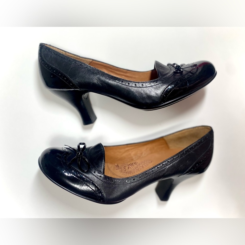 Black Womens Leather Mid Heel Pumps with Bow Detail